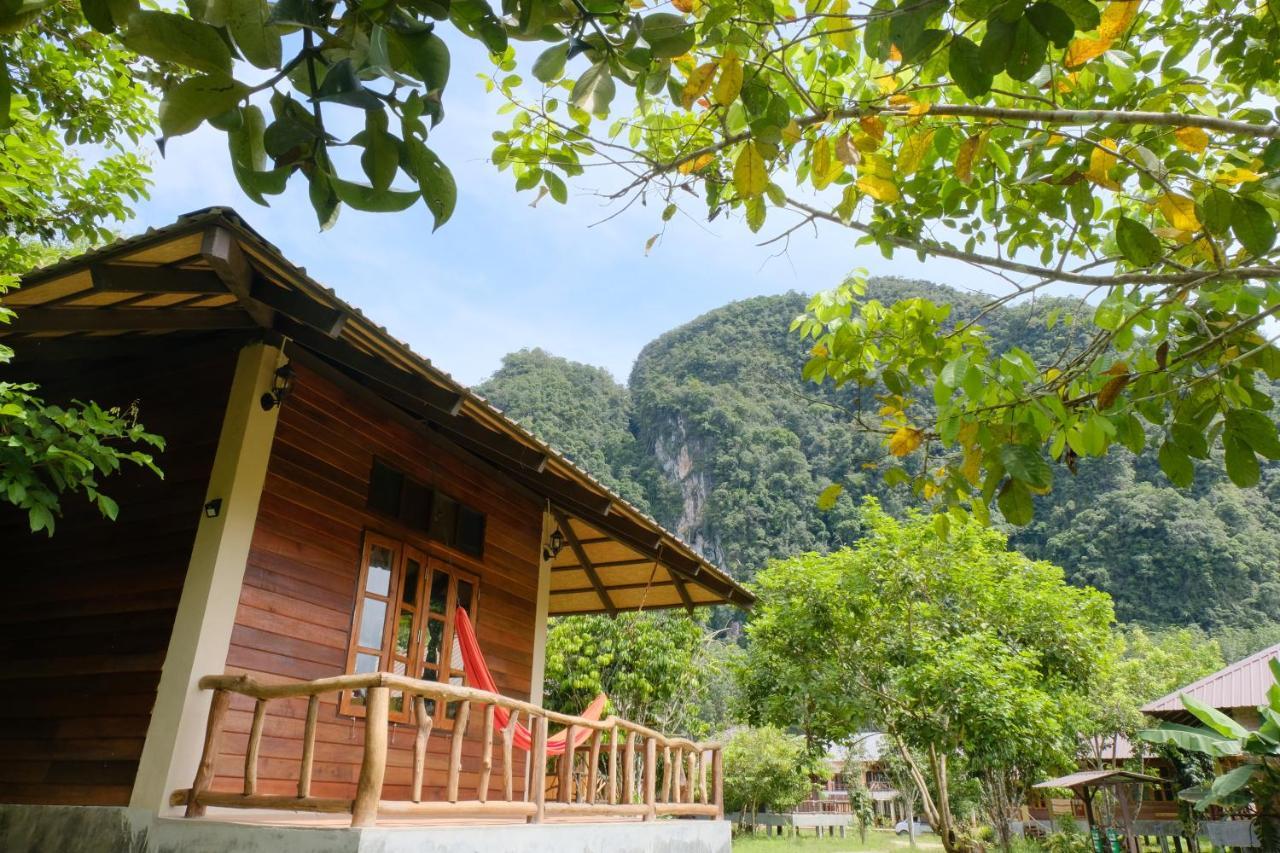 Monkey Mansion - Jungalows & Tours Khao Sok National Park Exteriör bild