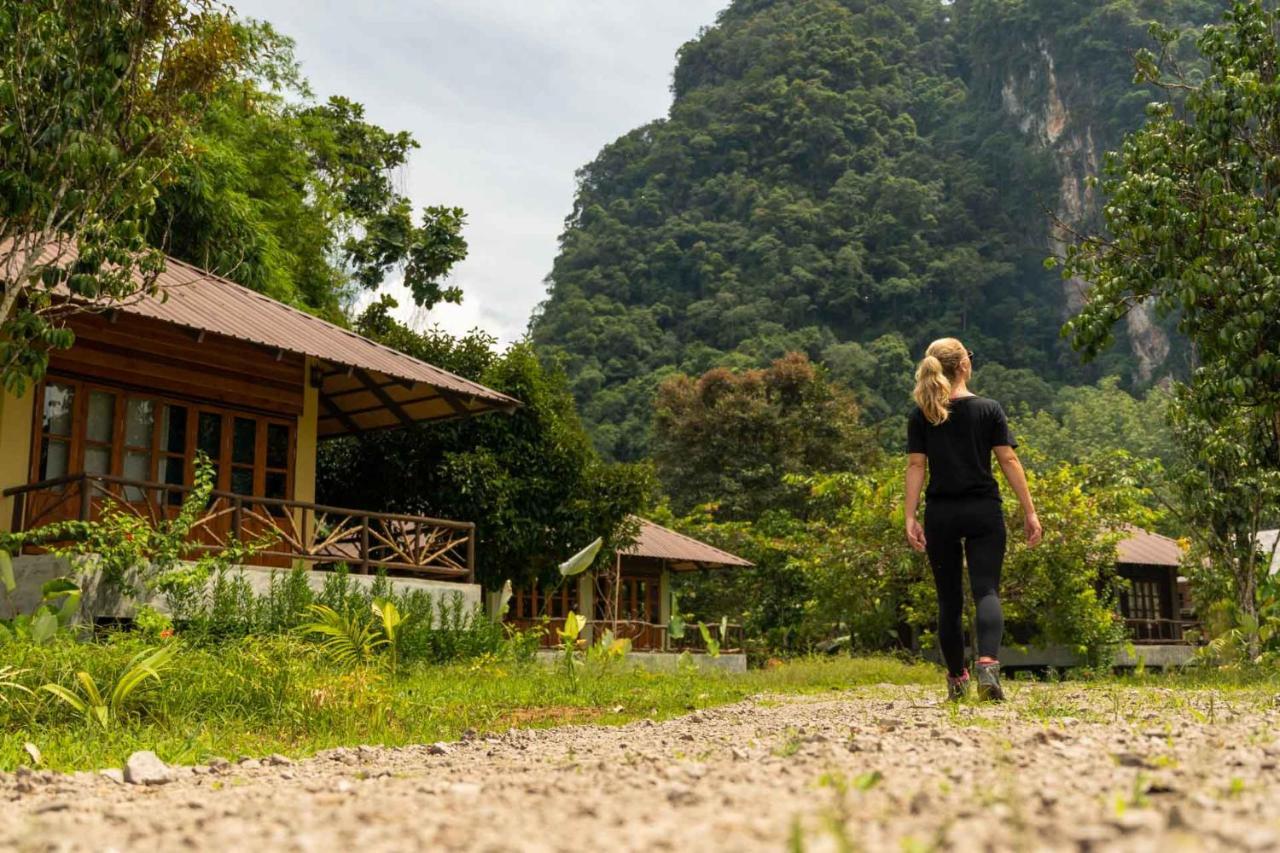 Monkey Mansion - Jungalows & Tours Khao Sok National Park Exteriör bild