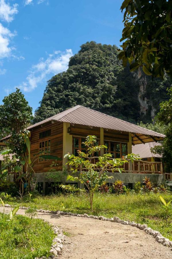 Monkey Mansion - Jungalows & Tours Khao Sok National Park Exteriör bild